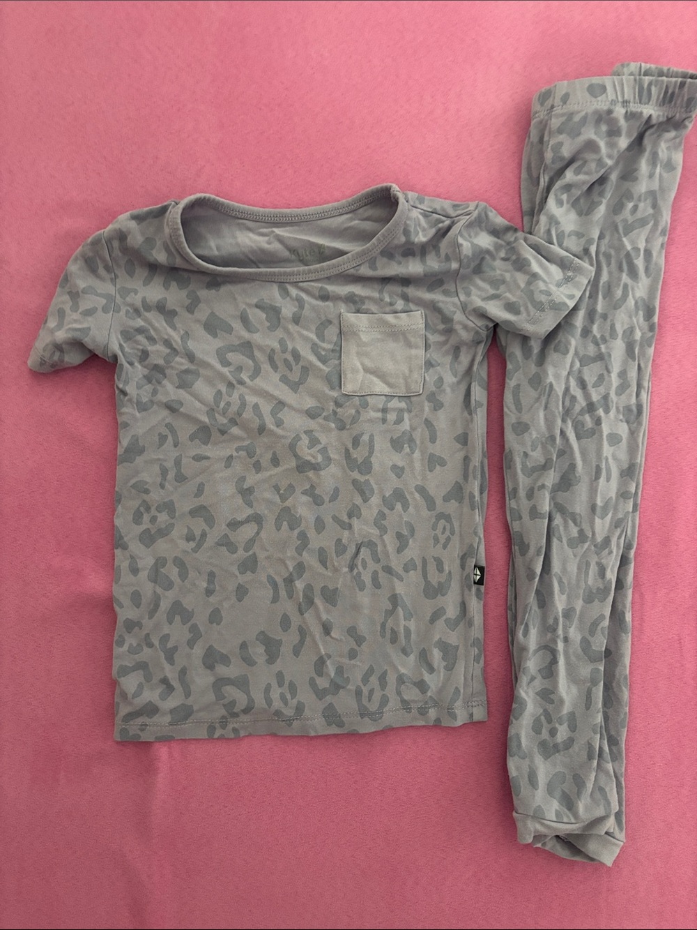 Kyte BABY 3T Taro Leopard Short Sleeve Pajama Set with Pocket